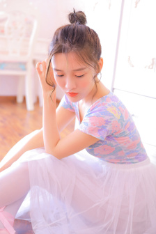 免费美女视频